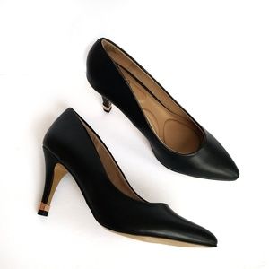 Black high heel pumps Apt. 9